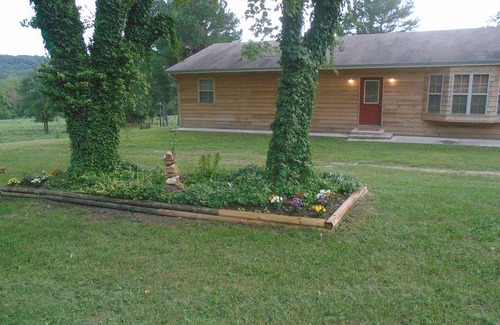 Berryville House | Spacious Country Home 1 hour from Eureka & Branson