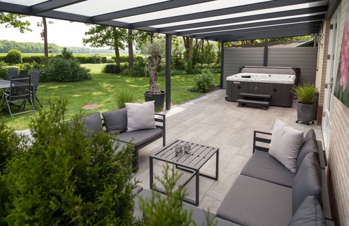 Schoonloo House | Spacious country house with hot tub and large garden - perfect for relaxing