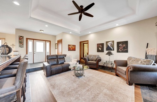 Kingsville House | Spacious country lot, minutes from downtown Kingsville !