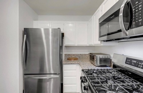 Spring Valley Condo | Spacious Cozy 2BD Private Condo 4mil. to Allegiant Stadium,10 mins to Strip!