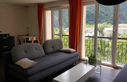 Isola Condo | spacious cozy apartment in Isola village