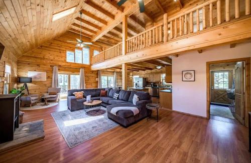 Flagstaff House | Spacious Cozy Cabin Retreat on 5-Acres with HotTub