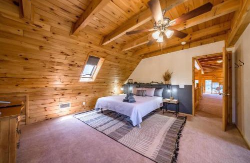 Flagstaff House | Spacious Cozy Cabin Retreat on 5-Acres with HotTub