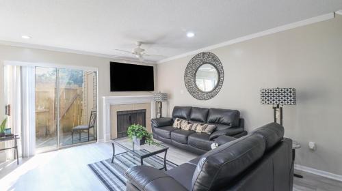 Mobile Apartment | Spacious Cozy Condo! Perfect for longer stays
