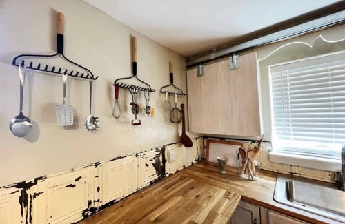 Questa House | Spacious cozy home, minutes from adventure both in Red River & Taos.