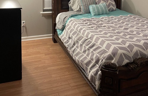 Northside House | Spacious & Cozy Home for Rent