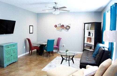 Lake Charles House | Spacious & Cozy Home Minutes away from Attractions