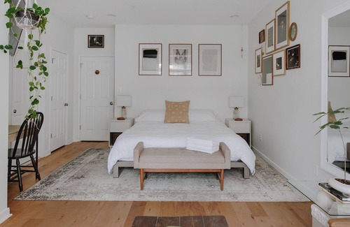 North Chesterfield House | Spacious & Cozy Modern Art Suite - Centrally Located!