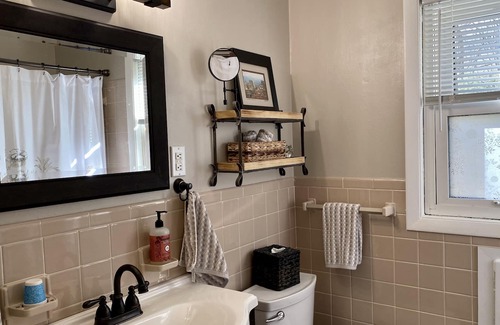 Royal Pines House | Spacious & Cozy, Well Appointed Home 20 Min South of Asheville 10 min to Airport