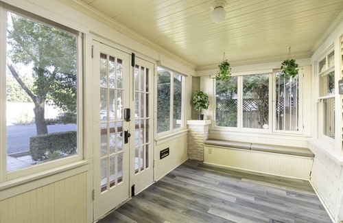 Willmore House | Spacious Craftsman House in Downtown LB - 5 car parking - Ideal for large groups