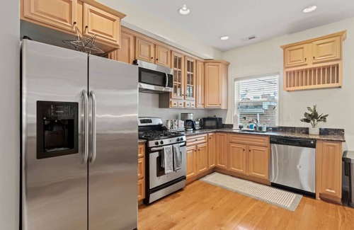 Shaw House | Spacious DC Retreat | Conv Ctr 4BR/5BA by DCottage