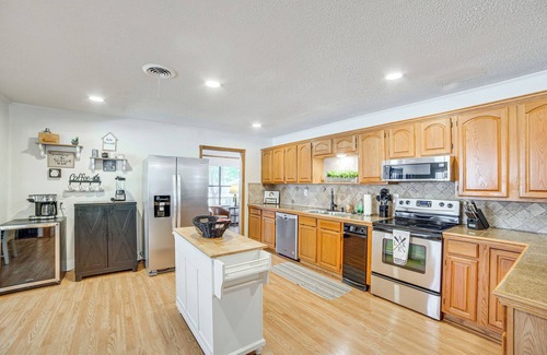Gun Barrel City House | Spacious Deck: Waterfront Home in Gun Barrel City!