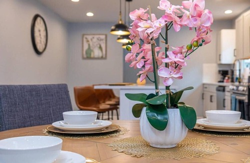 Near East Side House | Spacious Delightful 4 BR/3 BA Close to Downtown