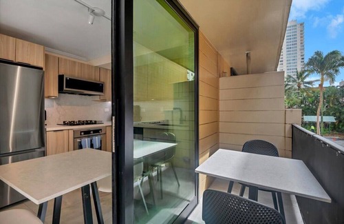 Honolulu Hotel | Spacious Design Studio 3 mins from the beach