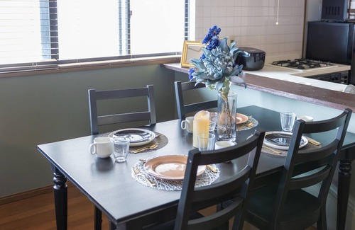 Konohana Apartment | Spacious designer apartment welllocated next to Universal Studios Japan with space for 8 pax - It to the USJ/Osaka Ōsaka