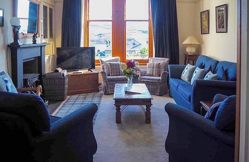 Tighnabruaich Cottage | Spacious detached house for 8 only 200 metres from the sea front on the Cowal Peninsula.
