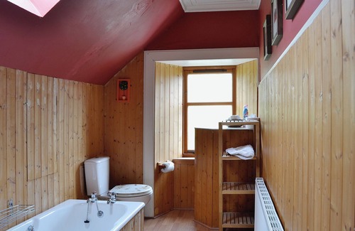 Tighnabruaich Cottage | Spacious detached house for 8 only 200 metres from the sea front on the Cowal Peninsula.