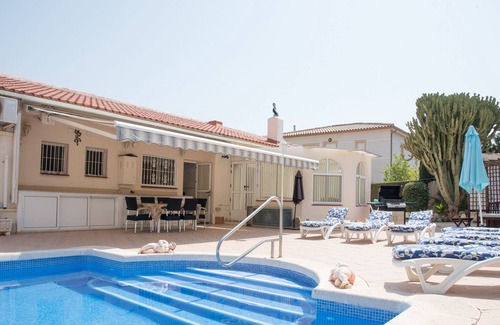 Torrevieja Villa | Spacious, detached 4 bed villa, sleeps 10-12, large private pool
