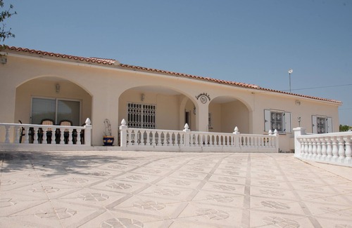 Torrevieja Villa | Spacious, detached 4 bed villa, sleeps 10-12, large private pool
