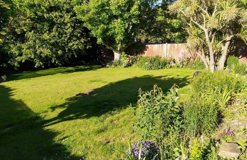 Bude House | Spacious detached house, good size garden, private drive situated in Bude.