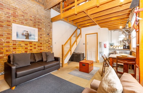 St. Dunstan's House | Spacious Detached House w/Private Courtyard