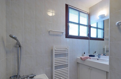 Salles Villa | Spacious detached villa with covered terrace in nature reserve with a castle