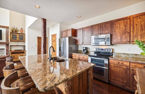 Frisco House | Spacious Dog-Friendly 4BR Townhome in Frisco - short drive to Breckenridge!