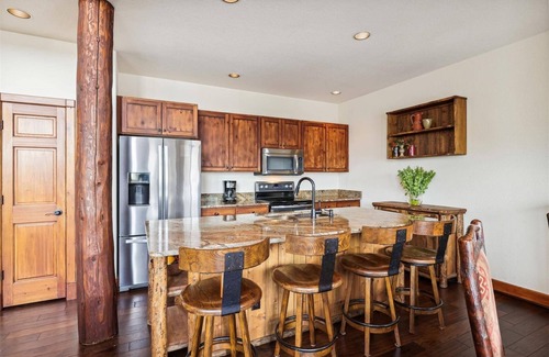 Frisco House | Spacious Dog-Friendly 4BR Townhome in Frisco - short drive to Breckenridge!