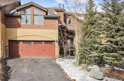 Frisco House | Spacious Dog-Friendly 4BR Townhome in Frisco - short drive to Breckenridge!