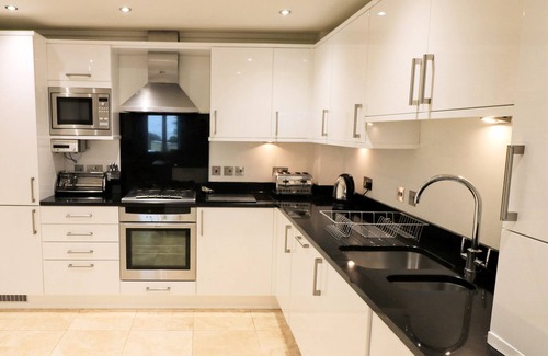 Padstow Apartment | Spacious dog friendly apartment by the beach, private garden and sea views.