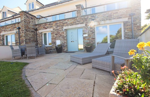 Padstow Apartment | Spacious dog friendly apartment by the beach, private garden and sea views.
