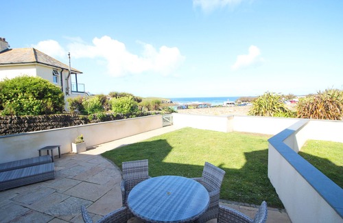 Padstow Apartment | Spacious dog friendly apartment by the beach, private garden and sea views.