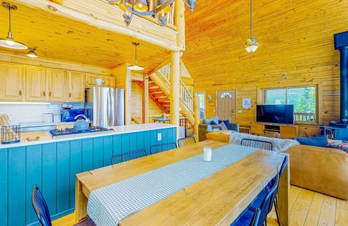 Valley of the Sun House | Spacious dog-friendly cabin with fireplace, mountain view, washer/dryer, & WiFi
