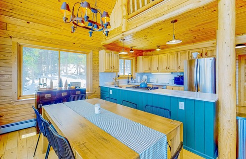 Valley of the Sun House | Spacious dog-friendly cabin with fireplace, mountain view, washer/dryer, & WiFi