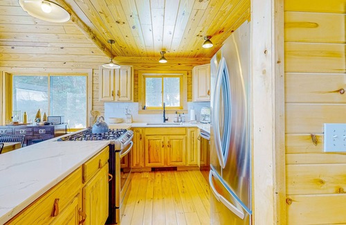 Valley of the Sun House | Spacious dog-friendly cabin with fireplace, mountain view, washer/dryer, & WiFi