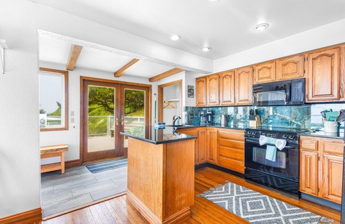 Oceanside House | Spacious dog-friendly home with ocean views, sauna, wood stove & WIFI
