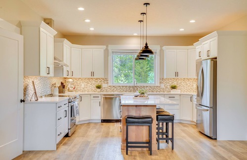 Tamarack Resort House | Spacious Donnelly Family Home w/Private Hot Tub!