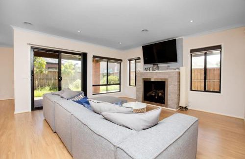 Point Cook House | Spacious Double Story Family House with Amazing City Views