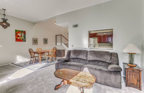 Downtown House | Spacious Downtown Fresno Townhome: Walk to UCSF