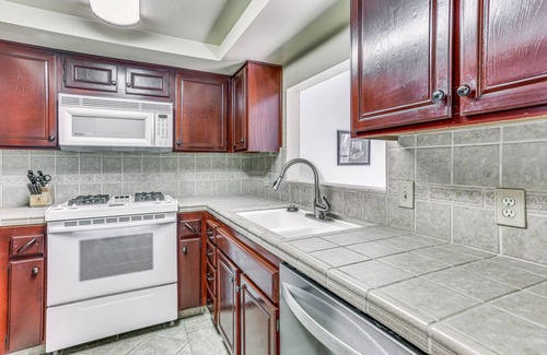 Downtown House | Spacious Downtown Fresno Townhome: Walk to UCSF