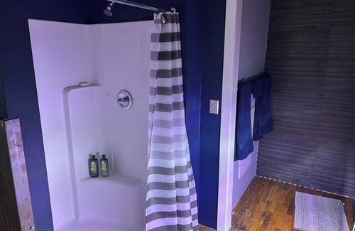 Laurel Apartment | Spacious Downtown Laurel Studio - Pets welcome with Fast Wifi