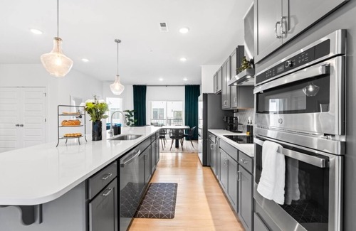 Downtown House | Spacious Downtown Raleigh Urban Retreat 2400 SQ. FT.