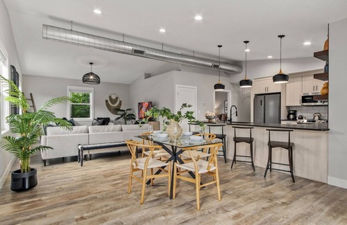Old Town Apartment | Spacious Downtown Apartment – Walk to Old Town FC!