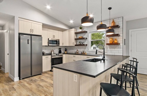 Old Town Apartment | Spacious Downtown Apartment – Walk to Old Town FC!