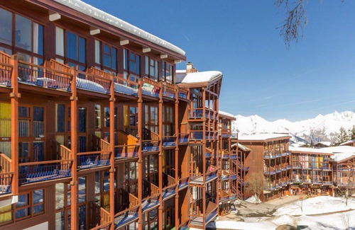 Arc-1800 Apartment | Spacious Duplex · Ski-in/Ski-out · Balcony · Sleeps 8 · Fully Equipped Kitchen