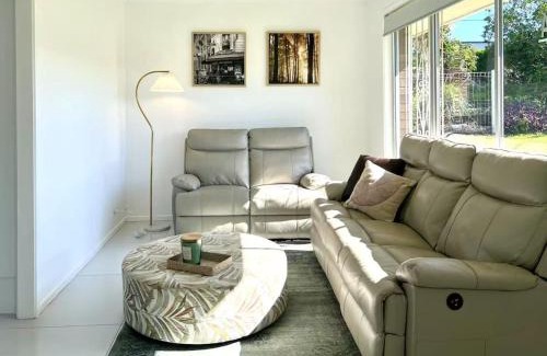 Sunnybank House | Spacious Dual Stay Main House Separate Studio