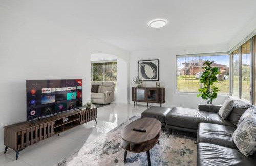 Sunnybank House | Spacious Dual Stay Main House Separate Studio