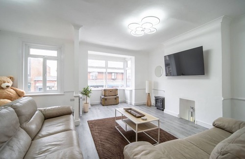 Thornton-Cleveleys House | Spacious Duplex Apartment - Perfectly Situated in the Heart