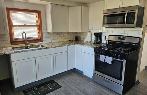 Des Moines House | Spacious Duplex by Fairgrounds & Downtown/Fire Pit