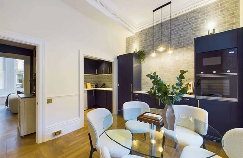 Brompton & Hans Town Apartment | Spacious Duplex Apartment with Terrace by Harrods